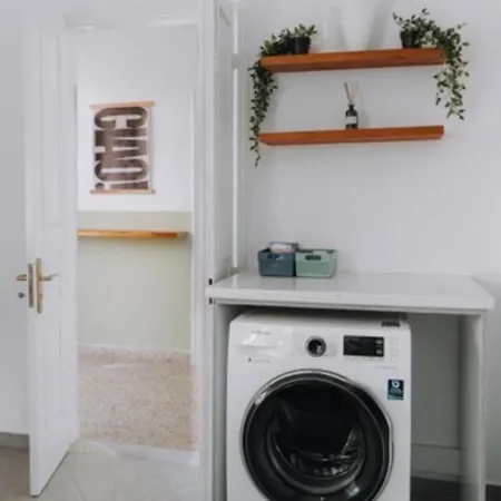 Apartment Leoni's House Near The