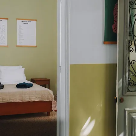 Leoni's House Near The Apartmán *