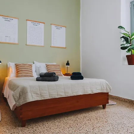 דירה Leoni's House Near The