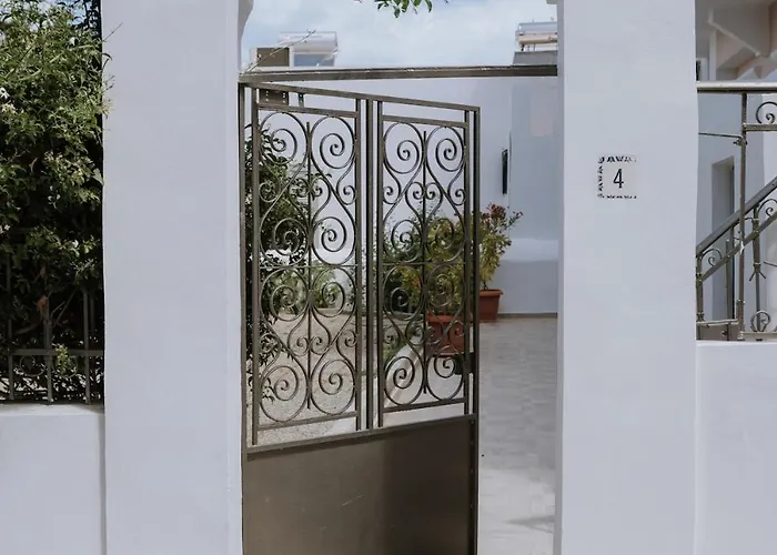 Leoni's House Near The Appartamento *