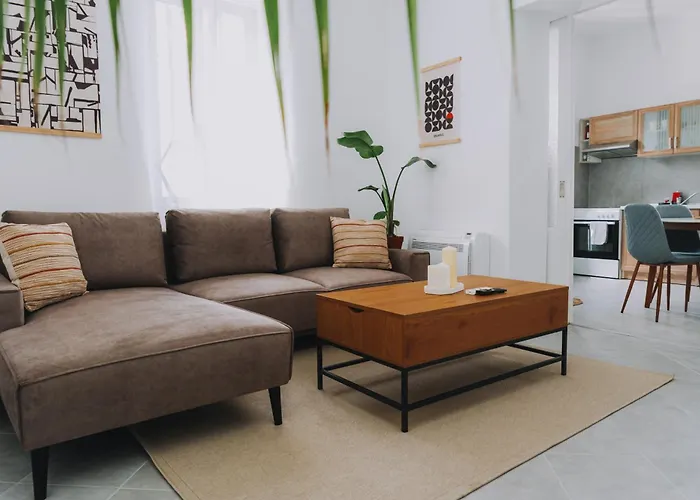 Leoni's House Near The Kremastí