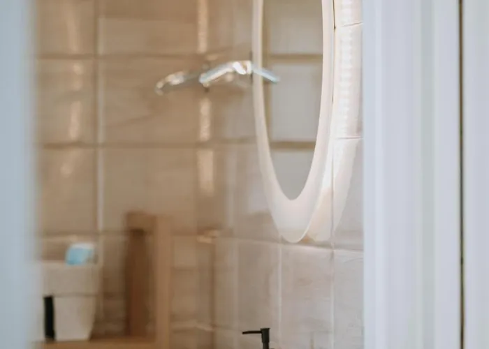 Апартаменты Leoni's House Near The